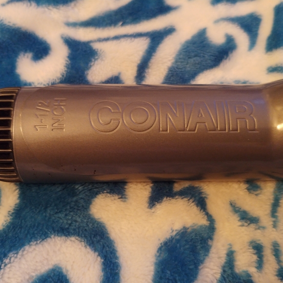 Infiniti Pro by Conair 1 1/2 in Curling Iron. Black and Silver. - Picture 3 of 3